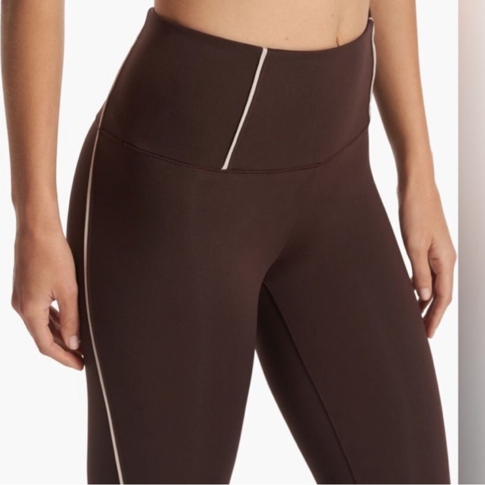 Vuori Evolve Lunar Legging Uplift Legging in Mahogany size S - Picture 3 of 7